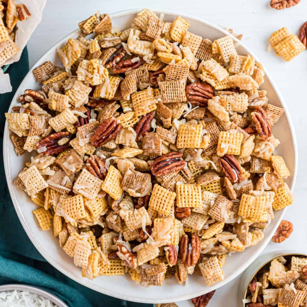 Picture of: Sweet Holiday Chex Mix